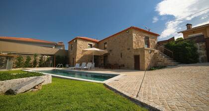 Haustierfreundliches Ferienhaus Villae Carreiro mit Pool, Klimaanlage, WLAN, Garten und Terrasse