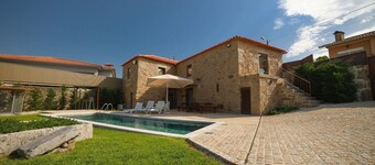 Maison de vacances Villae Carreiro avec piscine, climatisation, Wi-Fi, jardin et terrasse