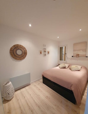 1 chambre, fer et planche Ă repasser, Wi-Fi, draps fournis