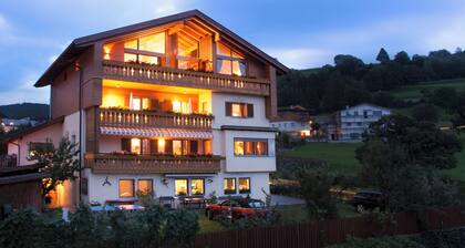 Apartment "Haus Sonnegg - Panorama Suite" with Mountain View, Wi-Fi, Terrace & Garden