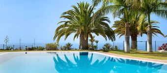 Villa "Pueblo Don Thomas" con vistas a la montaña, Wi-Fi, piscina, jardín y terraza