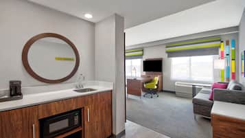 Suite, 1 King Bed, Non Smoking | Minibar
