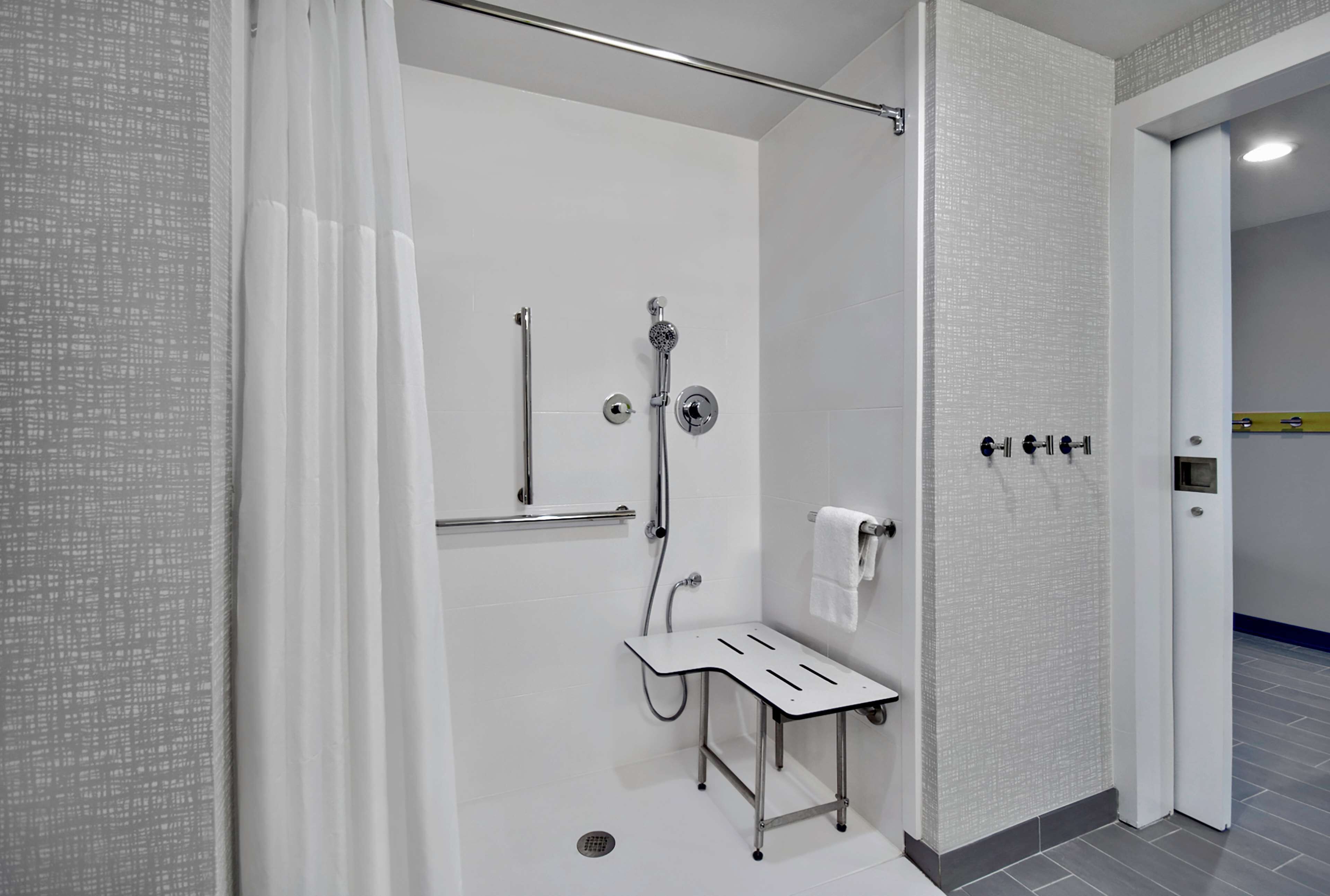 suite, 1 king bed, accessible (mobility & hearing, roll-in shower) | bathroom shower