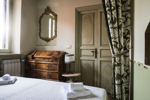 2 bedrooms, desk, iron/ironing board, travel crib