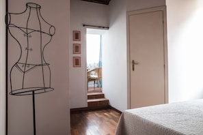 2 bedrooms, desk, iron/ironing board, travel cot