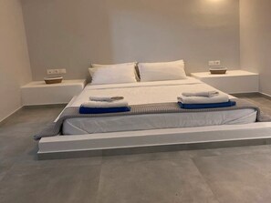 2 chambres, coffres-forts dans les chambres, fer et planche à repasser