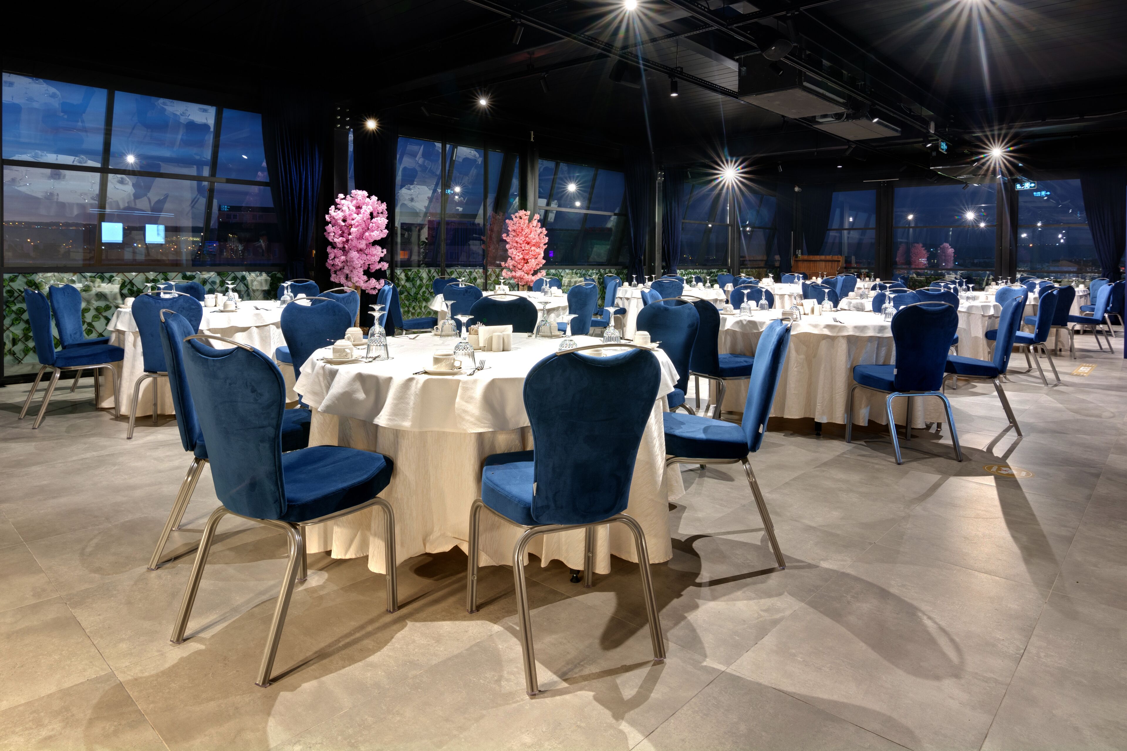 daily buffet breakfast (try 550 per person)