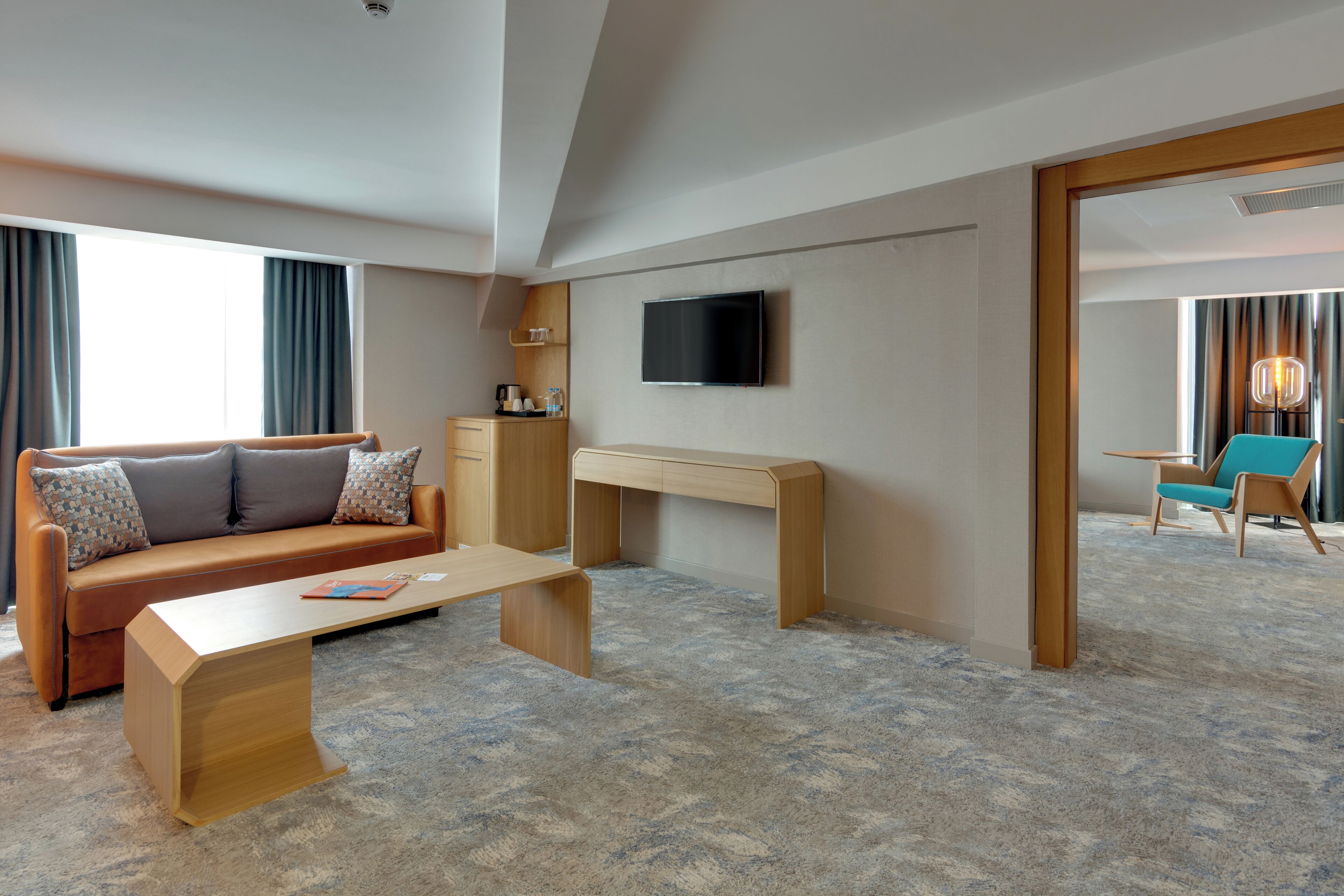 Comfort Suite | Living area | 45-inch Smart TV with cable channels, TV