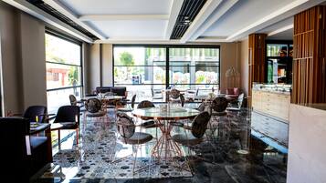 Daily buffet breakfast (TRY 550 per person)