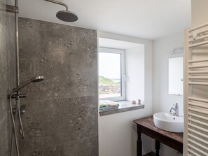Bathroom - Shore Cottage, Errislannan (Clifden)