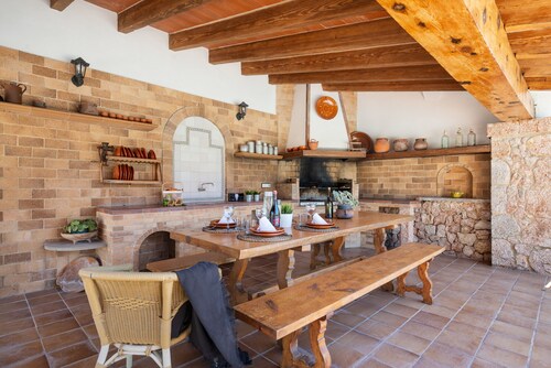 Villa for 8 with pool and huge garden, close to the beach in Puerto Pollença.