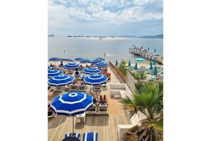 Property grounds - UNIQUE!Cap d'Antibes,5 minutes walk to the beach and shops, Quiet, Balcony, view (Antibes)