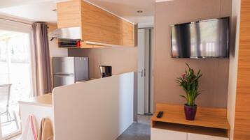 Réfrigérateur, micro-ondes, plaque de cuisson, lave-vaisselle