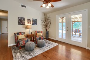 Interior - Scenic Serenity 50 acres/hot tub/game room (Oakhurst)