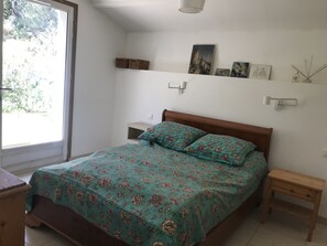 5 bedrooms, iron/ironing board, travel crib, free WiFi