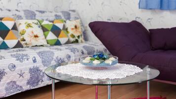 Apartment, 1 Queen Bed with Sofa bed | 1 bedroom, iron/ironing board, free WiFi, bed sheets