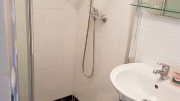 Apartment, 1 Bedroom, Accessible, Smoking | Bathroom