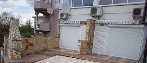 Apartment, 1 Bedroom, Accessible, Smoking | Property entrance