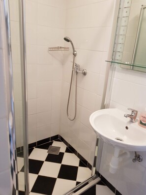 Bathroom - Apartment Misel With Bedrooms With Terrace and sea View (Omisalj)