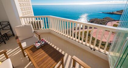 Luxurious 1st Line Top-floor Apartment With Direct Sea Access