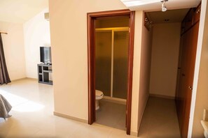 Room, 1 Bedroom, Smoking, Garden View | Room amenity