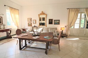 บริเวณนั่งเล่น