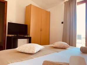 Room, 1 Bedroom, Smoking, Balcony | 1 bedroom, desk, WiFi