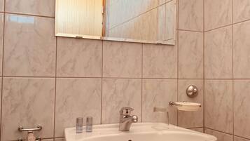 Zimmer, 1 Schlafzimmer, Raucher, Balkon | Badezimmer