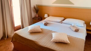 Chambre, 1 chambre, fumeur, balcon | 1 chambre, bureau, Wi-Fi