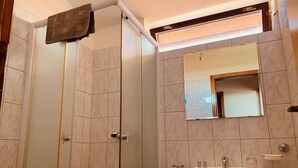 Chambre, 1 chambre, fumeur, balcon | Salle de bain