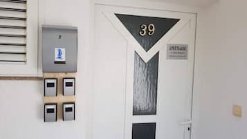 Studio, 1 chambre, accessible aux personnes à mobilité réduite, balcon | Entrée de l’hébergement