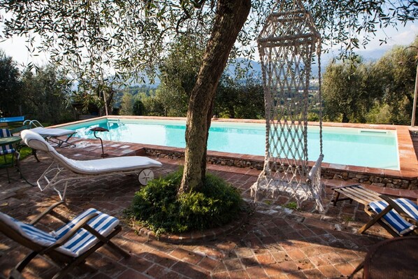 Hồ bơi ngoài trời