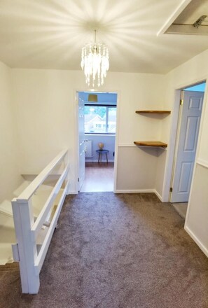 Casa, 5 habitaciones, refrigerador | Interior