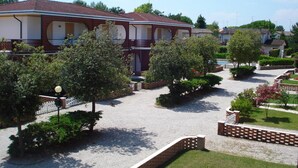 Property grounds - Beautiful Villa for 8 People With Pool by Beahost Rentals (Caorle)