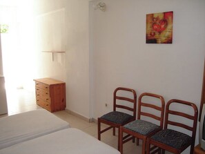 Chambre, 1 chambre, fumeurs, balcon | 1 chambre, Wi-Fi gratuit