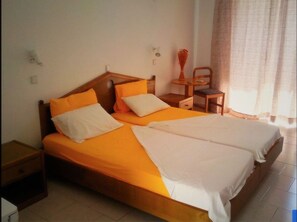 Room, 1 Bedroom, Smoking, Balcony | 1 bilik tidur, Wi-fi percuma 