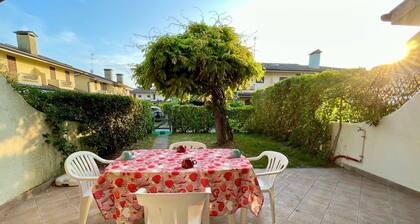 Townhouse With Garden and Shared Pool