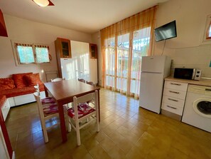 Villa, 2 Bedrooms, Balcony, Garden View | Dining