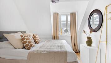 Apartment, 1 Schlafzimmer, Terrasse, Stadtblick | 2 Schlafzimmer, Bügeleisen/Bügelbrett, WLAN