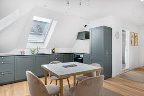 Apartment, 1 Schlafzimmer, Terrasse, Stadtblick | Speisen
