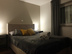 Villa, 3 habitaciones, piscina privada, vistas al jardín | 4 dormitorios, sistema de insonorización, tabla de planchar con plancha