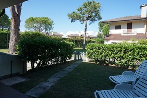 Villa, 2 Schlafzimmer, Balkon, Gartenblick | Außenbereich