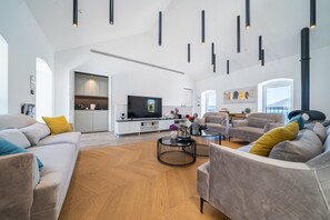 Villa, 3 Bedrooms, Smoking, Private Pool | Living room | Books