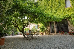 Outdoor dining - Podere Castelletto Deluxe Villa (Pienza)