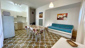 Villa, 2 Bedrooms, Balcony, Garden View | Living room | TV