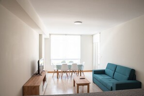 TV - Apartment on the First Line of Samil Beach and With Frontal Views of the sea (Vigo)