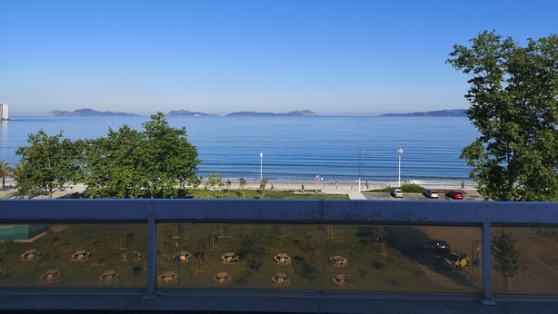 Unclassified image, 1 of 19, button - Apartment on the First Line of Samil Beach and With Frontal Views of the sea (Vigo)