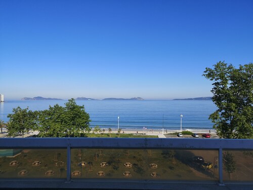Apartment on the First Line of Samil Beach and With Frontal Views of the sea