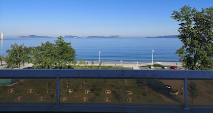 Apartment on the First Line of Samil Beach and With Frontal Views of the sea