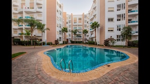 Lejlighed - 2 soveværelser - handicapvenligt - balkon | Pool | Udendørs pool